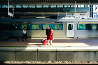 Japanese Particles "に (ni)" and "へ (e)": A Complete Guide